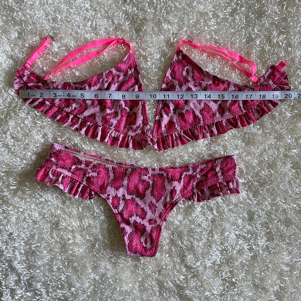Bikini - Picture 3 of 7